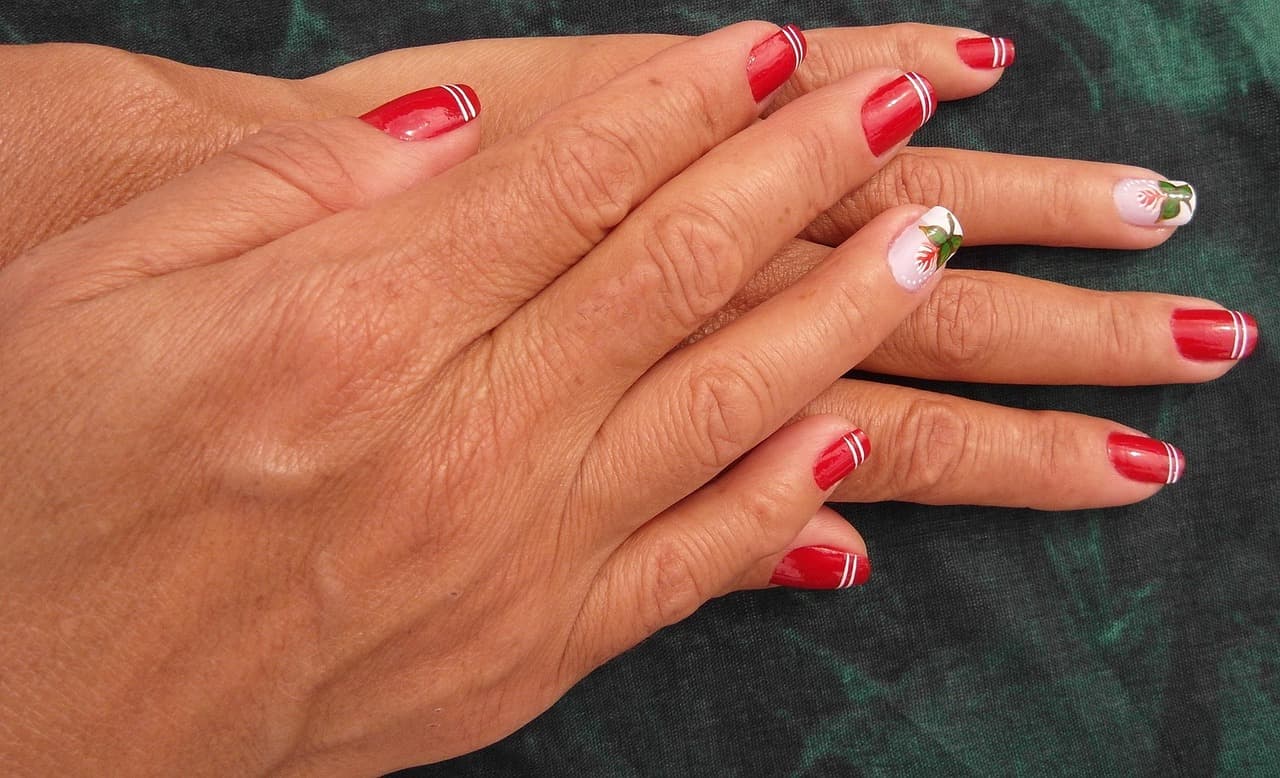 Long red nails with a small nail art accent